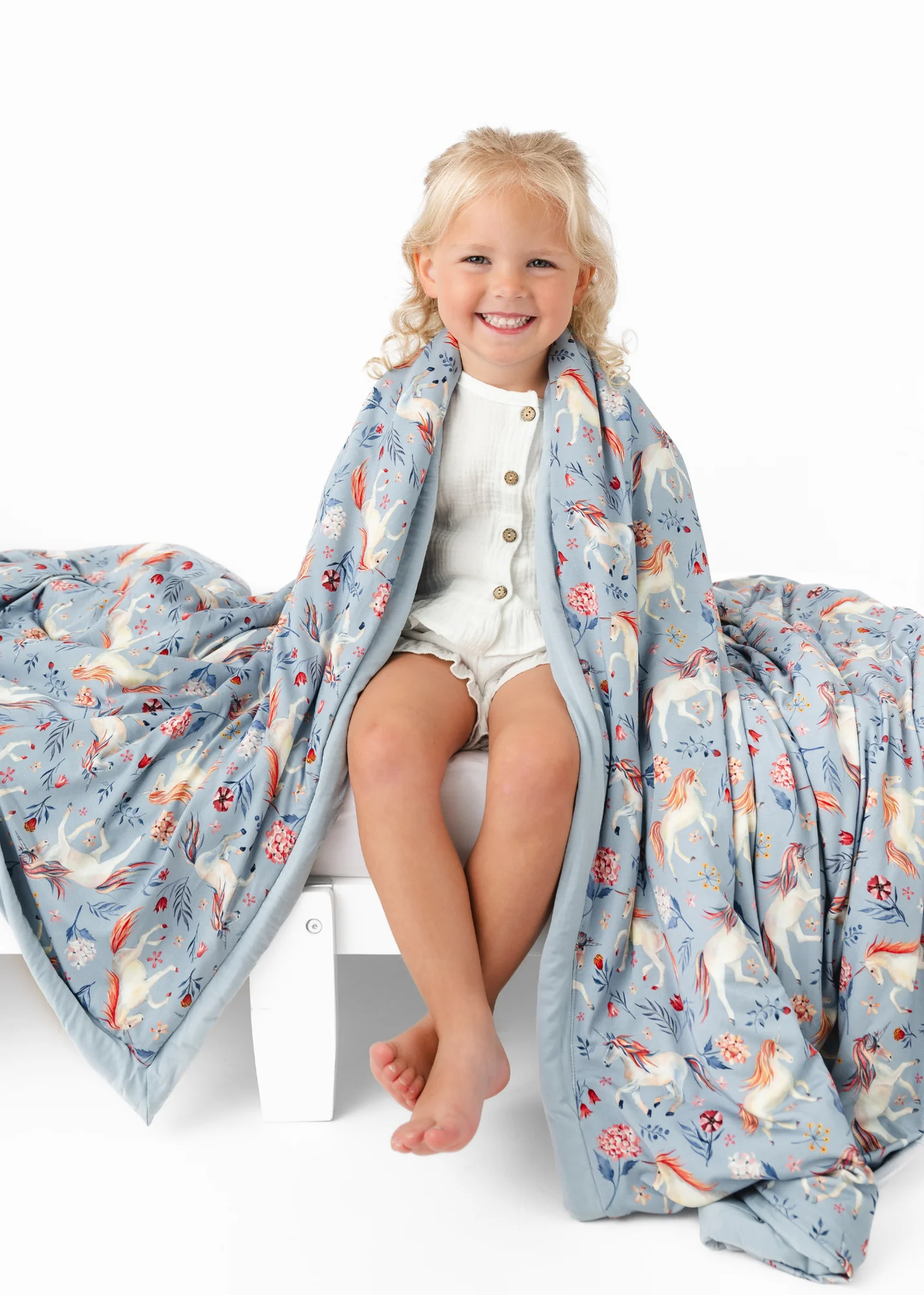 Unicorns Large Quilted Bamboo Blanket - Image 3