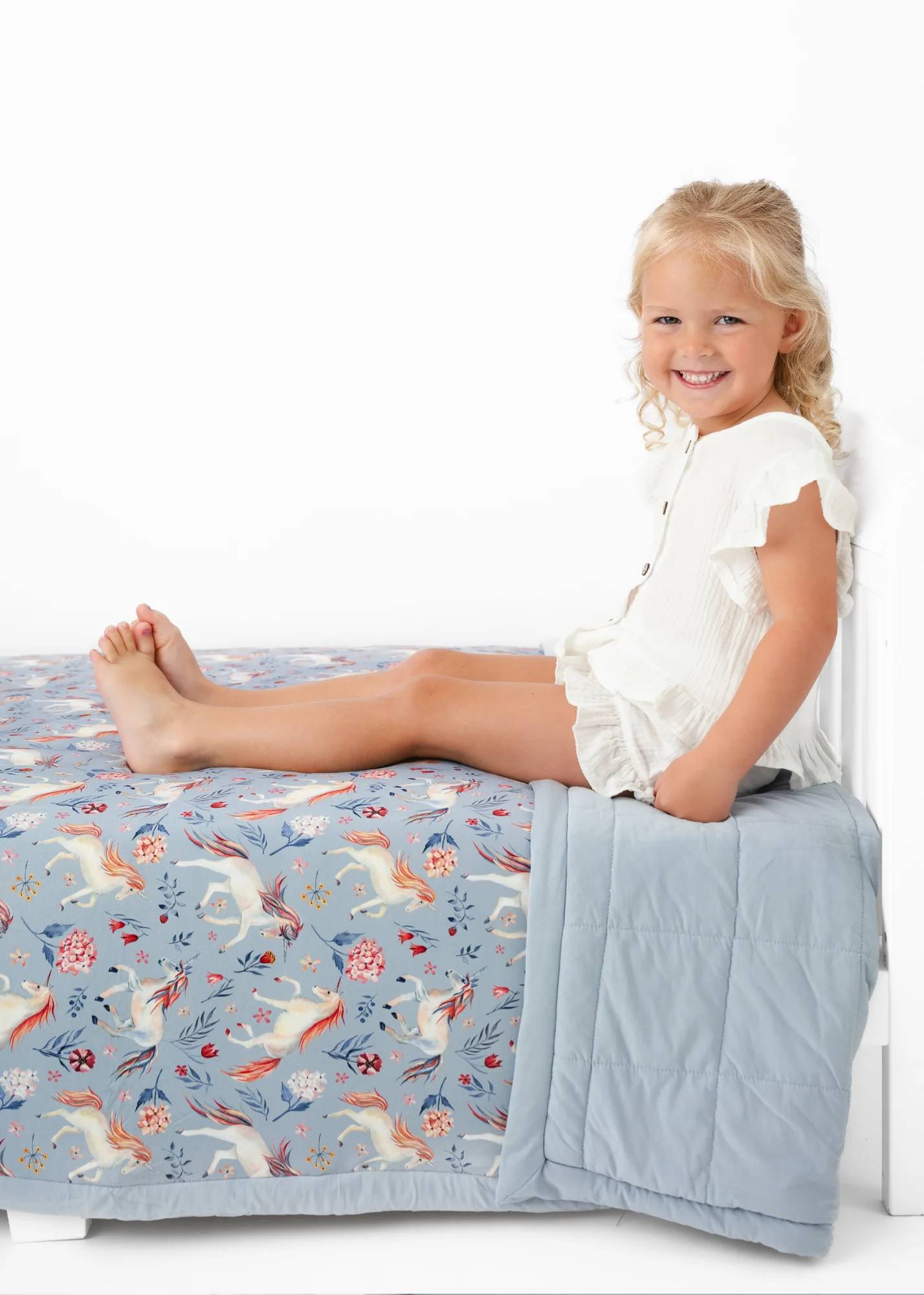 Unicorns Large Quilted Bamboo Blanket - Image 4